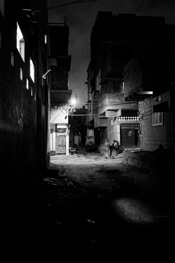 Photo prise avec Waseem en préparation de l’ouvrage Quand la ville brûle. Laurent Gayer, 2023/2024.